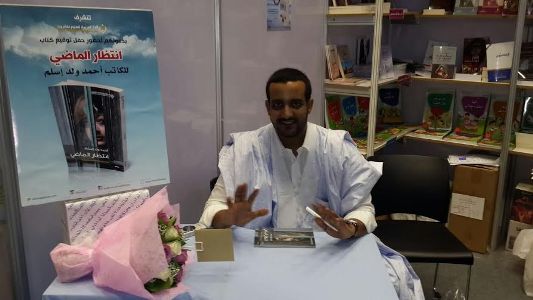 الإعلامي والكاتب القصصي الموريتاني أحمد ولد إسلم 
