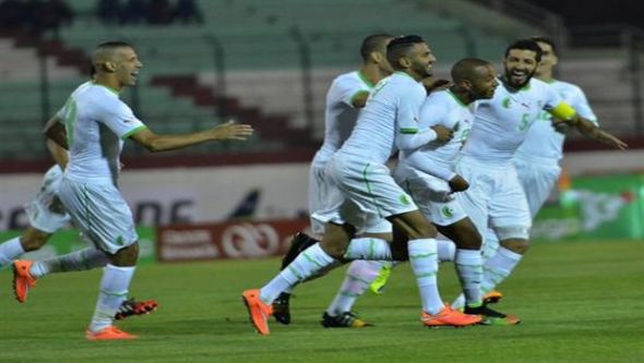 المنتخب الجزائري يختفل بتأهله لنهائيات كأس أمم إفريقيا 2015