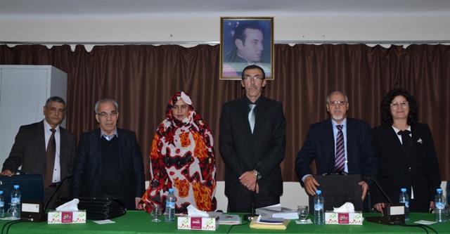 الباحثة الموريتانية مع أعضاء لجنة نقاش الأطروحة 