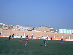 جانب من المباراة مساء اليوم في الملعب البلدي بمدينة نواذيبو (تصوير الأخبار)
