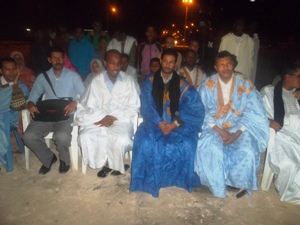 جانب من حفل افتتاح المناصرة للشاعر الموريتاني محمد ولد ادوم الليلة البارحة في نواذيبو(تصوير الأخبار)